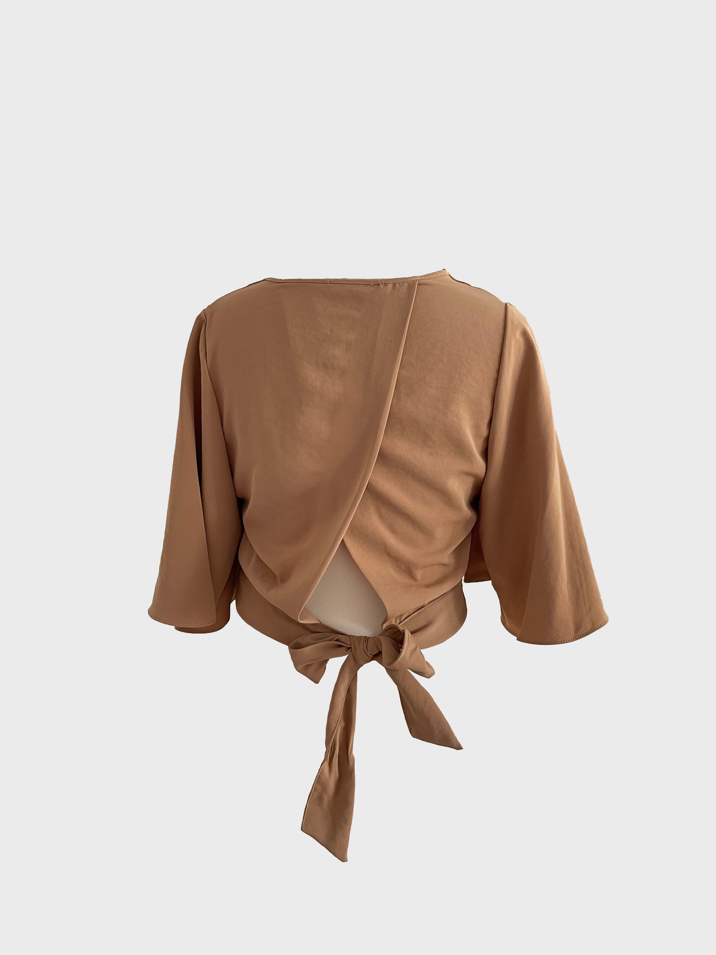 Blouse with ribbon